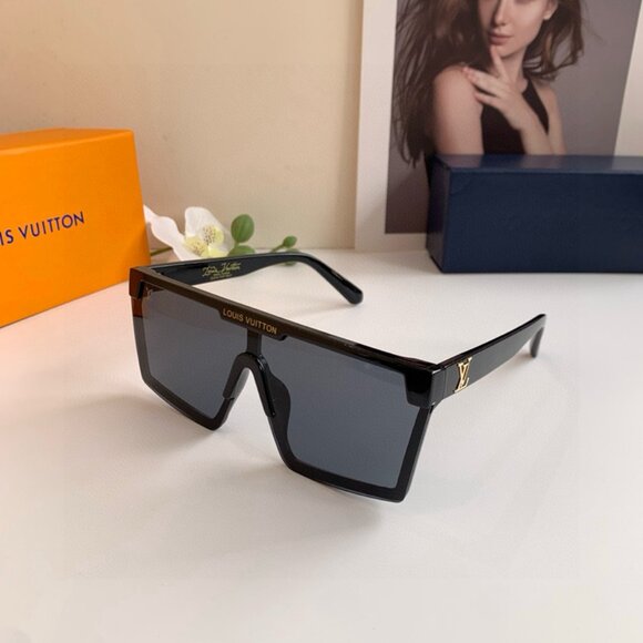 Louis Vuitton Black Square Sunglasses - Picture 1 of 7